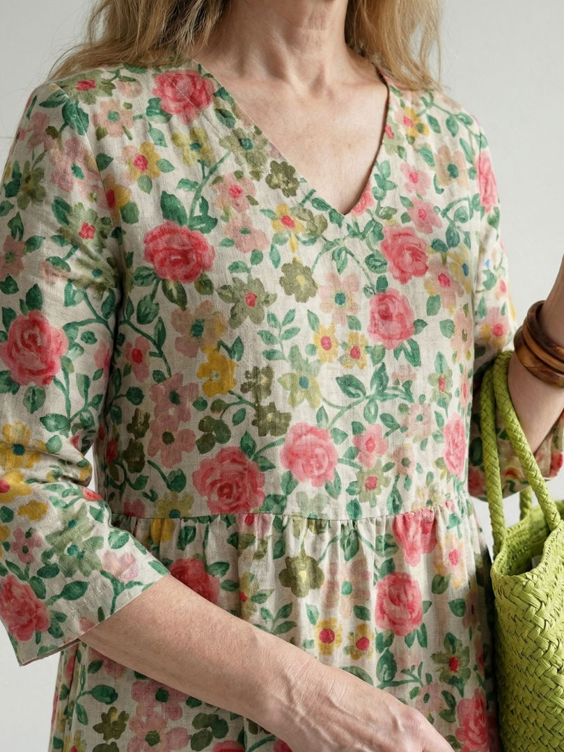Eloria | Scatter Flower Midi Dress